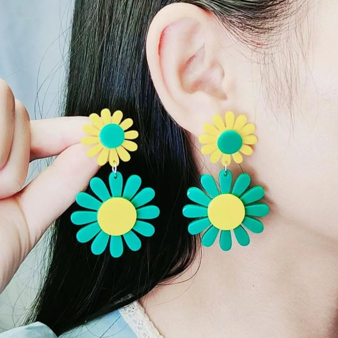 60s 70s Vintage Daisy Flower Earrings for Women Acrylic Retro Disco Hippie Earrings Boho Petal Layered Dangle Drop Earrings Jewelry Birthday Gift