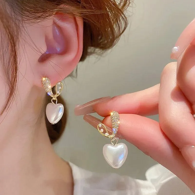 Bohemian Pearl Stud Earrings: Vintage Style Jewelry - Elegant Gift Choice