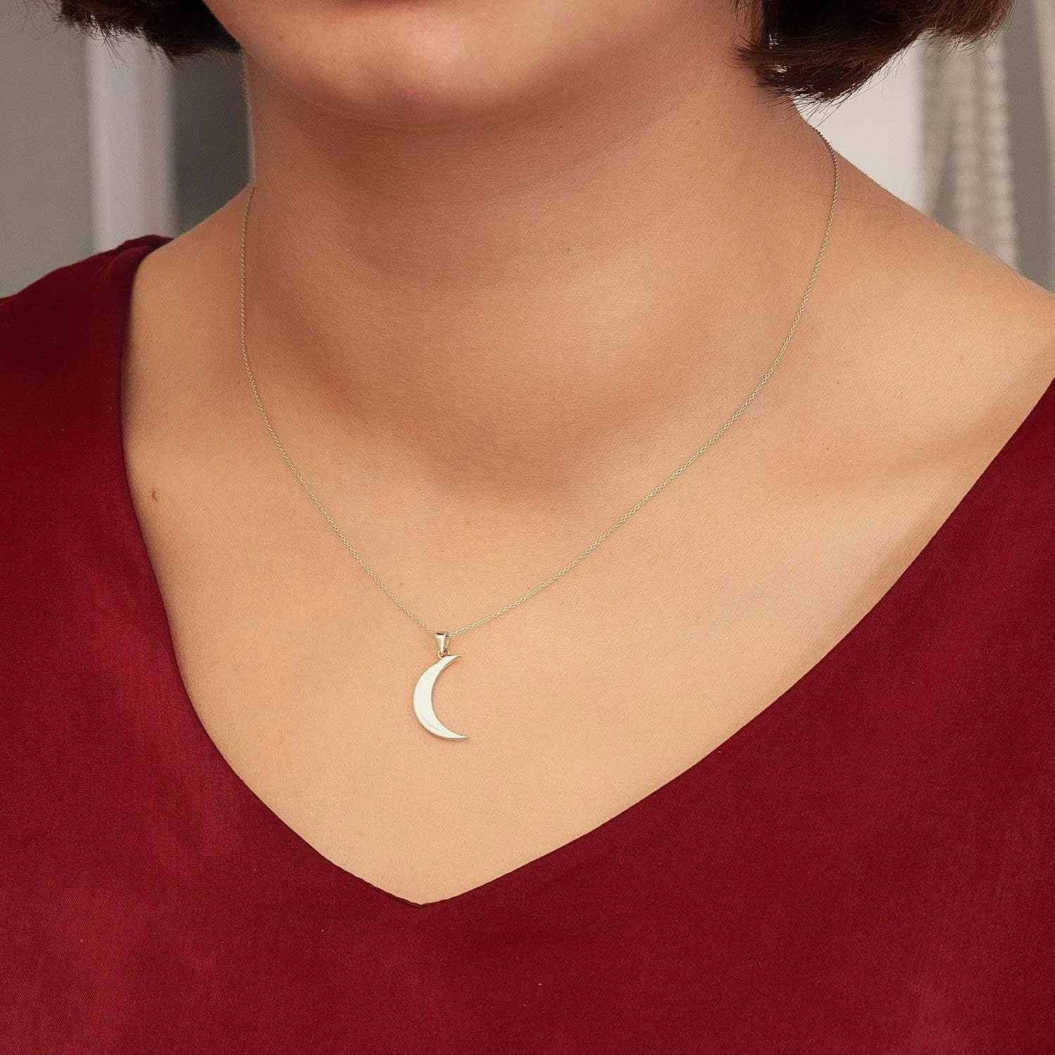 Crescent Moon Necklace 18K Gold Plated Stainless Steel Crescent Moon Pendant Necklace Delicate Dainty Crescent Necklace for Women