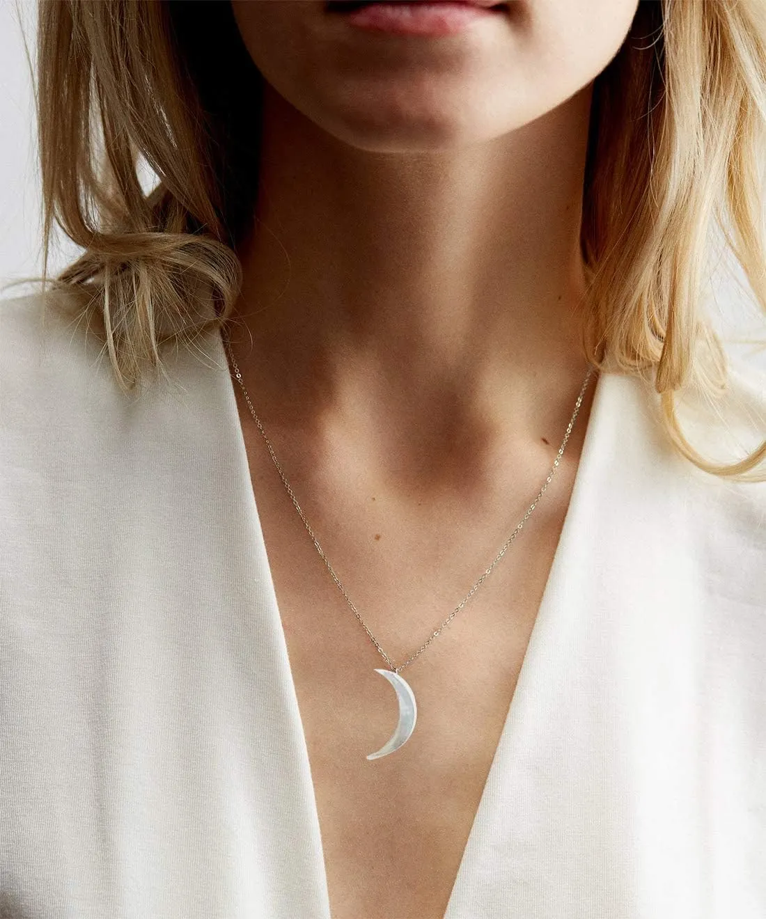 Crescent Moon Necklace 18K Gold Plated Stainless Steel Crescent Moon Pendant Necklace Delicate Dainty Crescent Necklace for Women