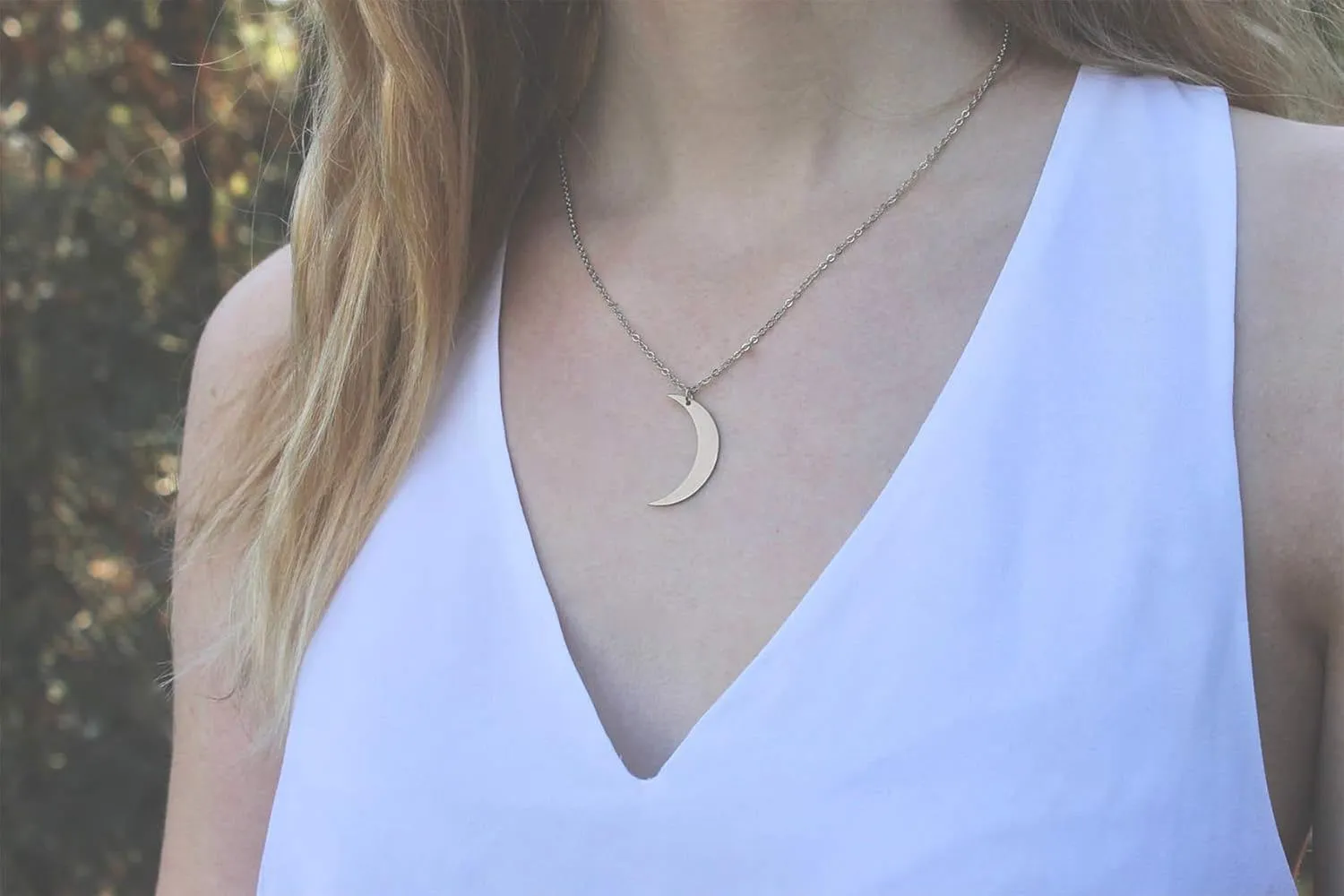 Crescent Moon Necklace 18K Gold Plated Stainless Steel Crescent Moon Pendant Necklace Delicate Dainty Crescent Necklace for Women