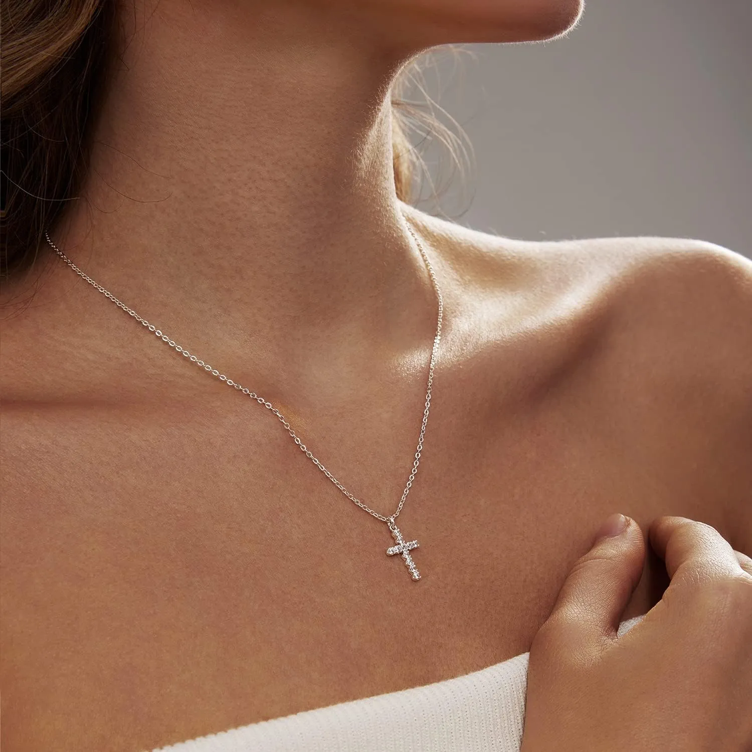 Cross Necklace for Women, Dainty 18K Gold Plated Small Cross Pendant Necklace Simple Gold Cross Necklaces for Women Trendy Gold Jewelry for Women Gift