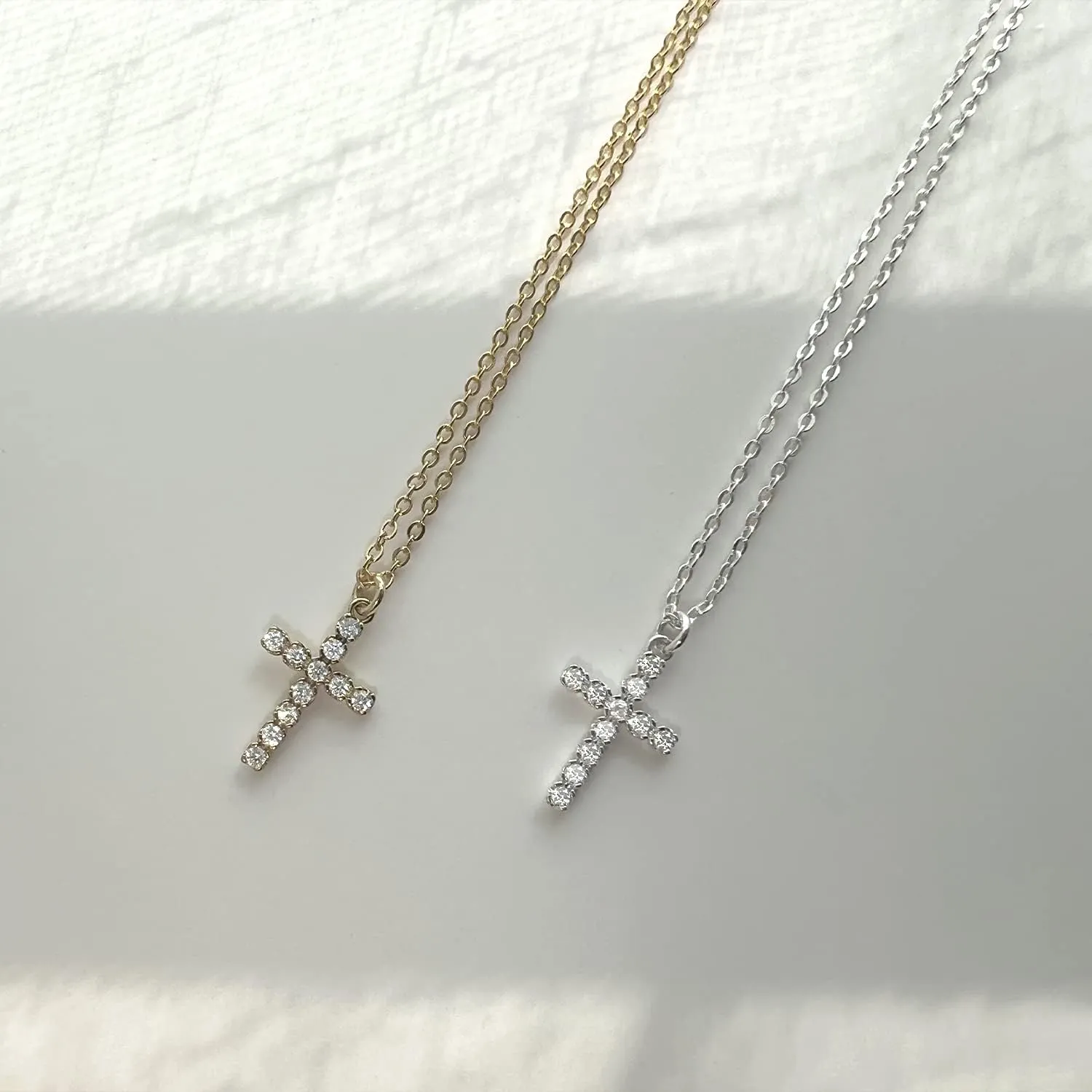 Cross Necklace for Women, Dainty 18K Gold Plated Small Cross Pendant Necklace Simple Gold Cross Necklaces for Women Trendy Gold Jewelry for Women Gift