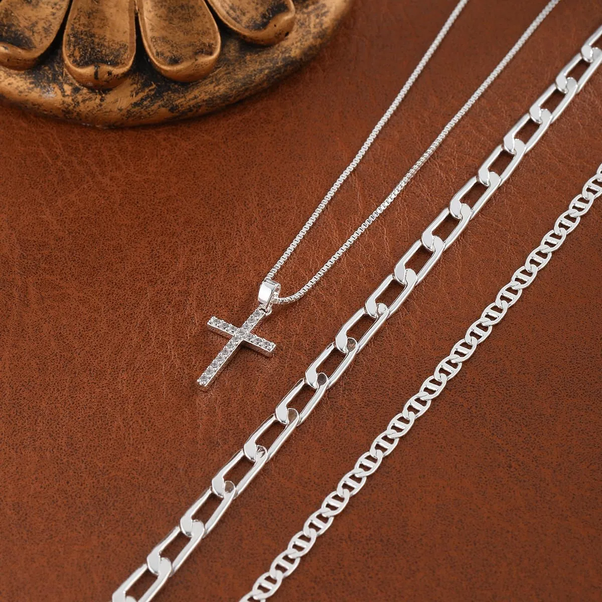 Cross Necklace for Women Silver/Gold Plated Cross Necklace Dainty Small Cross Pendant Necklace Minimalist Cross Chain Choker Jewelry