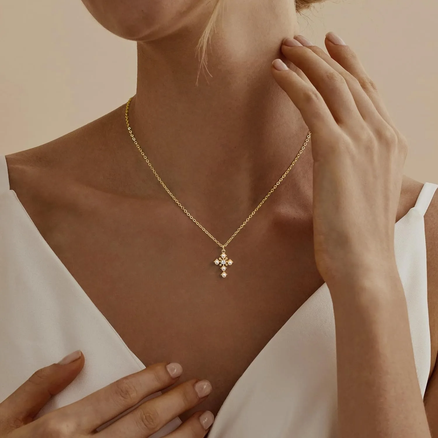 Cross Necklace for Women Trendy,Dainty 14K Gold Plated Cross Pendant Cute Choker Necklace Simple Sideway Cross Necklaces for Women Gold Jewelry Baptism Gifts