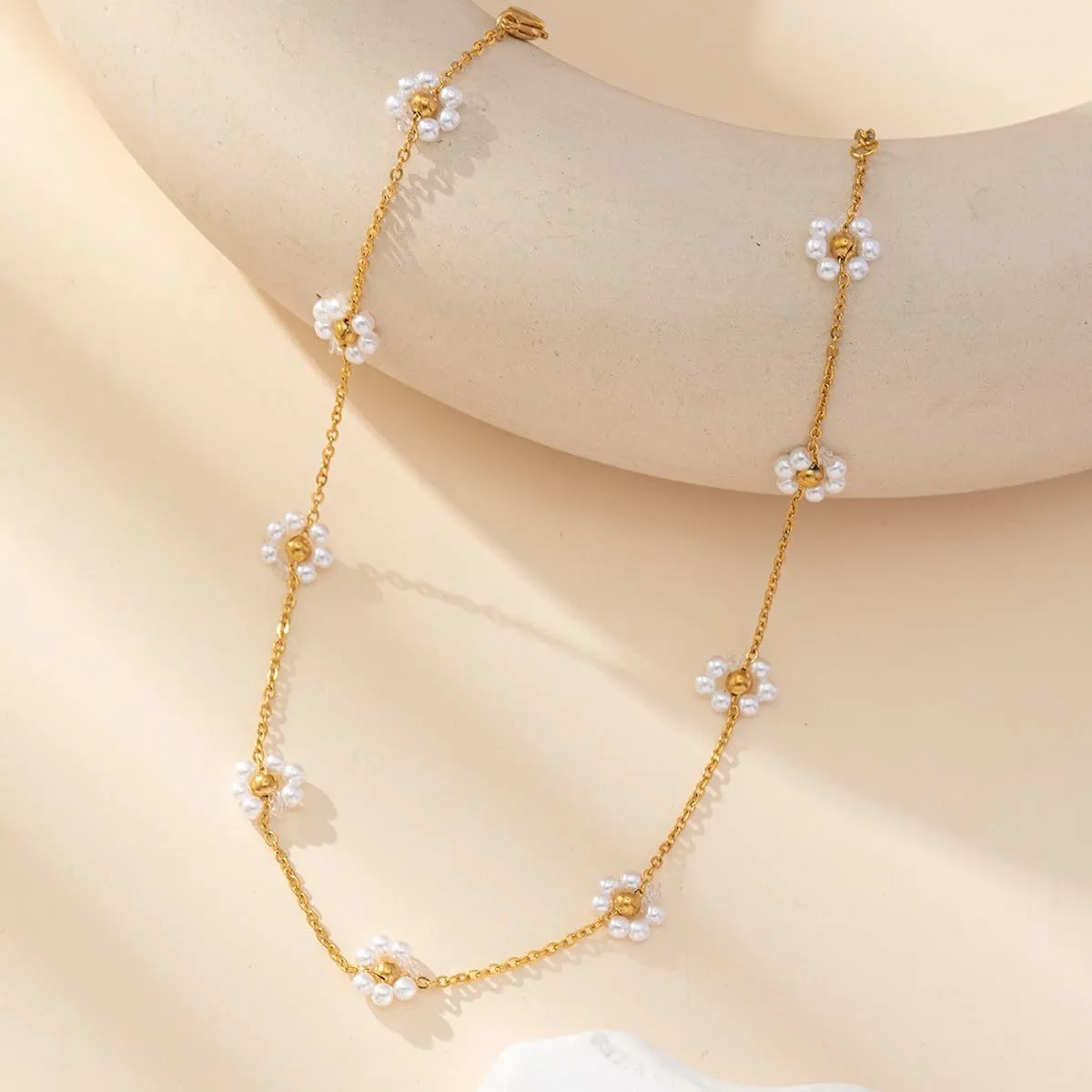 Daisy Flower Pearl Necklace for Women Dainty 14K Gold Handmade Pearl Beads Choker Necklace Summer Daisy Jewelry Gifts