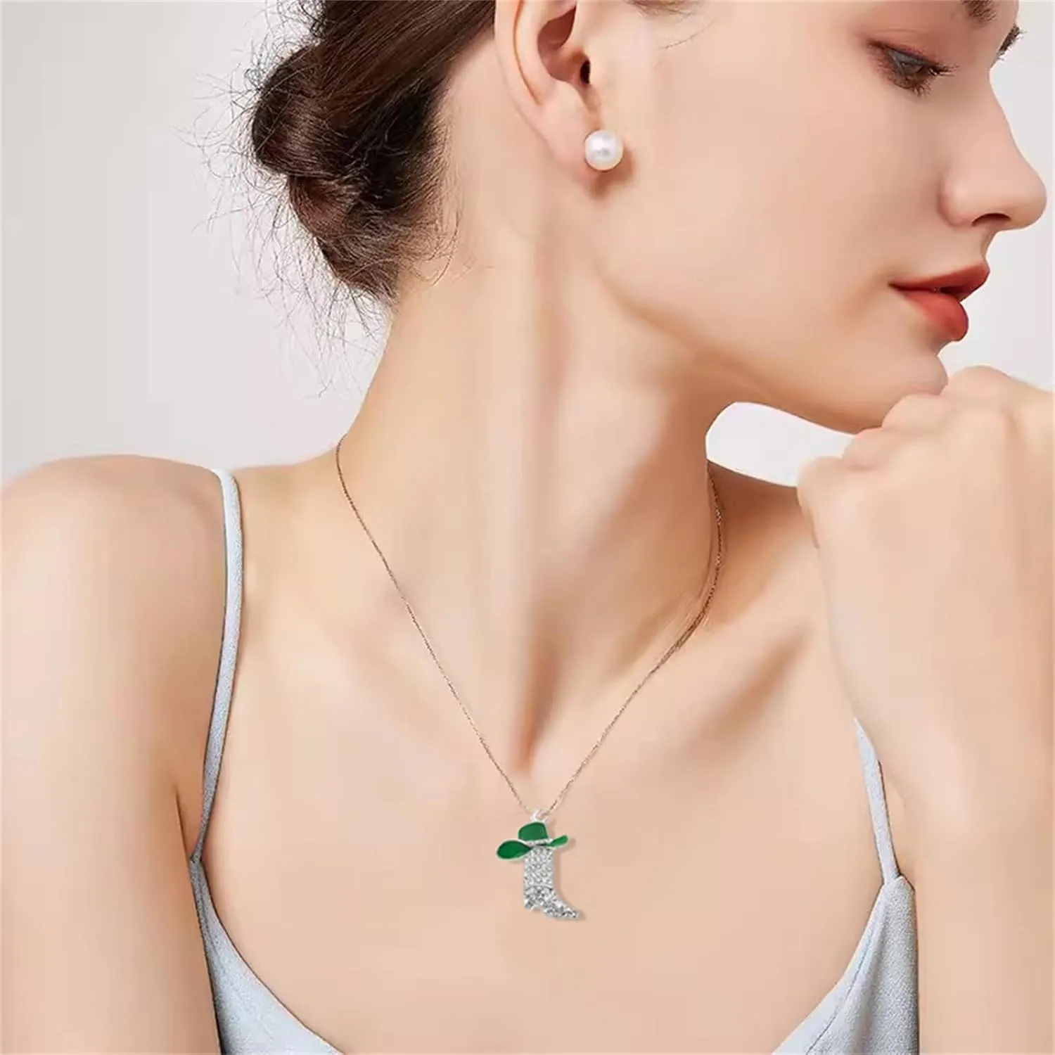 Dreuyet Charm Cowgirl Boots Pendant Necklace for Women Dainty Luck Rhinestones Enamel Western Boots Necklaces Vintage Boho Hat Choker Necklace Western Style Jewelry Gifts