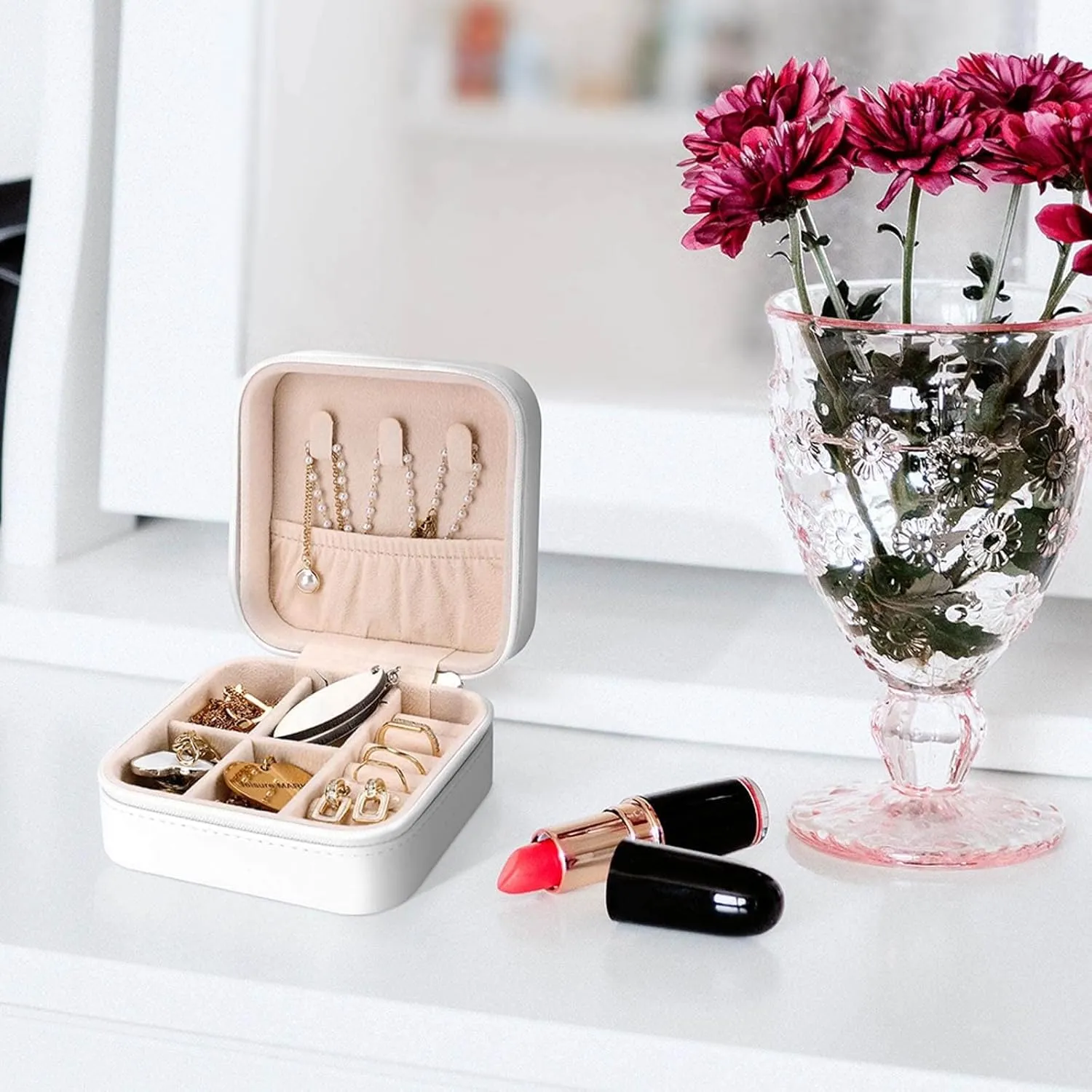 Easter Cross Travel Jewelry Case,easter Eggs Small Jewelry Box Jewelry Organizer Portable PU Leather Mini Jewelry Case for Girls Womens Earring Necklace Rings Bracelet