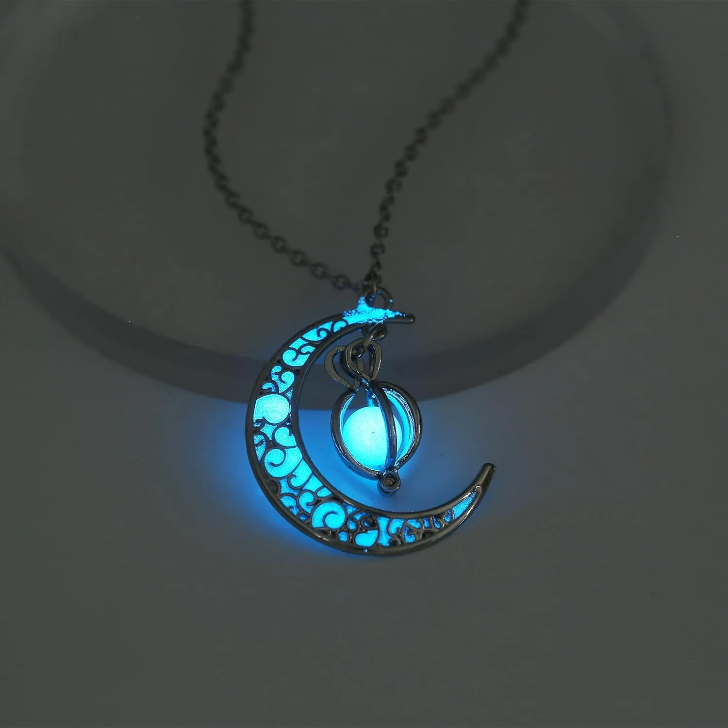 EEQQBZ Glowing crescent moon fairy necklace for women or men - Enchanting luminous moon charm - Moon magical glow jewelry in the dark necklaces