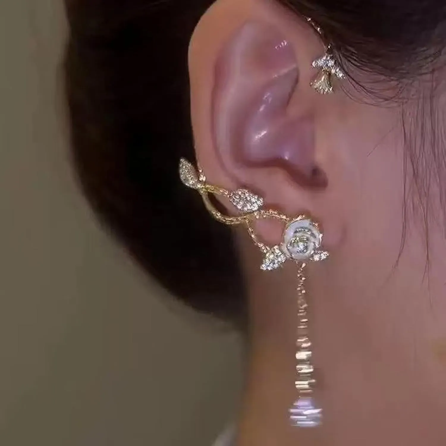 Elegant Camellias and Tassels Ear Cuff Sparkling Zircon Flower Clip on Earring Accessory for Women Fashion Jewelry