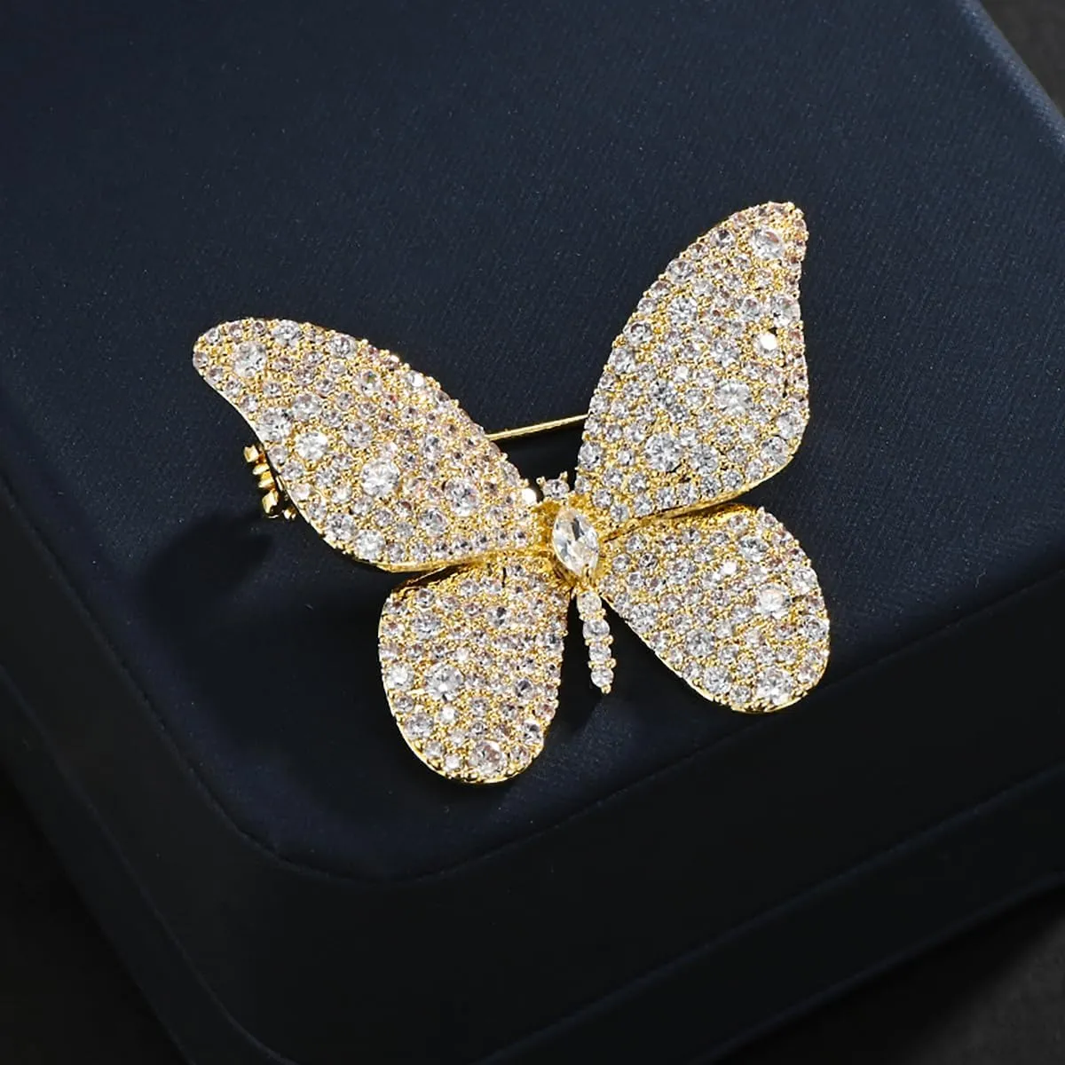 Fashion Butterfly Rhinestone Brooch Pin for Women Silver Gold Plated Clear Crystal Cluster Cartoon Animal CZ Brooches Lapel Pins Badge Dress Accessories Unisex Delicate Holiday Christmas Chic Jewelry Gift