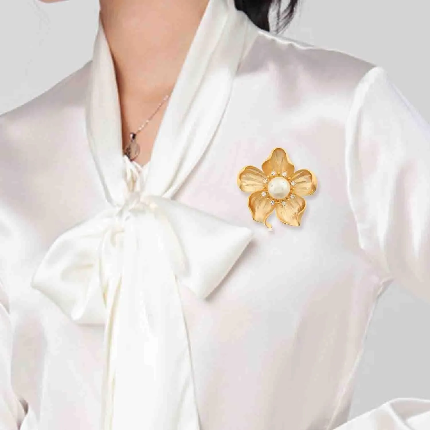 Fashion Rhinestone Flower Brooches Pins Cute Pearl Crystal Floral Lapel Pin Brooch Costume Decorate Jewelry for Women Gril Gift