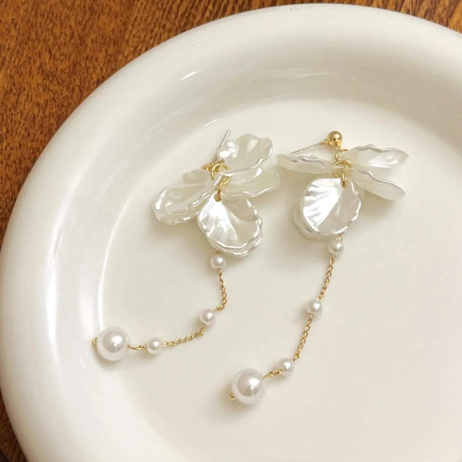 Flower Dangle Earrings for Women,Boho Cute Daisy Flower Stud Earrings Statement Long Fringe Pearl Pendant Floral Earrings Elegant Wedding Party Jewelry