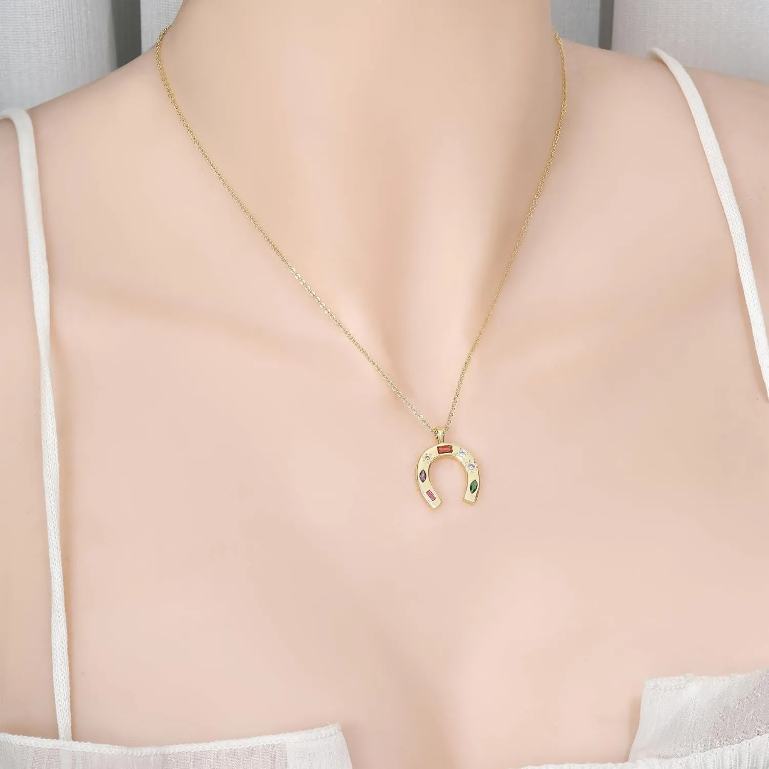 HANRESHE Lucky Horseshoe Necklace, Gold Plated Copper Crystal Pendant