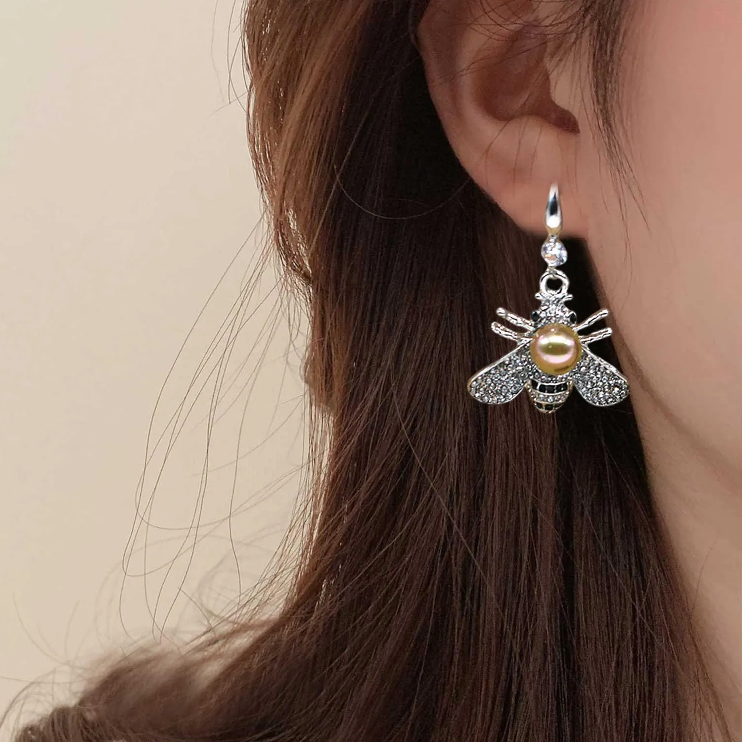 Honey Bee Brooches Crystal Insect Themed Bee Brooch Animal Fashion Shell Pearl Brooch Pin Gold Tone
