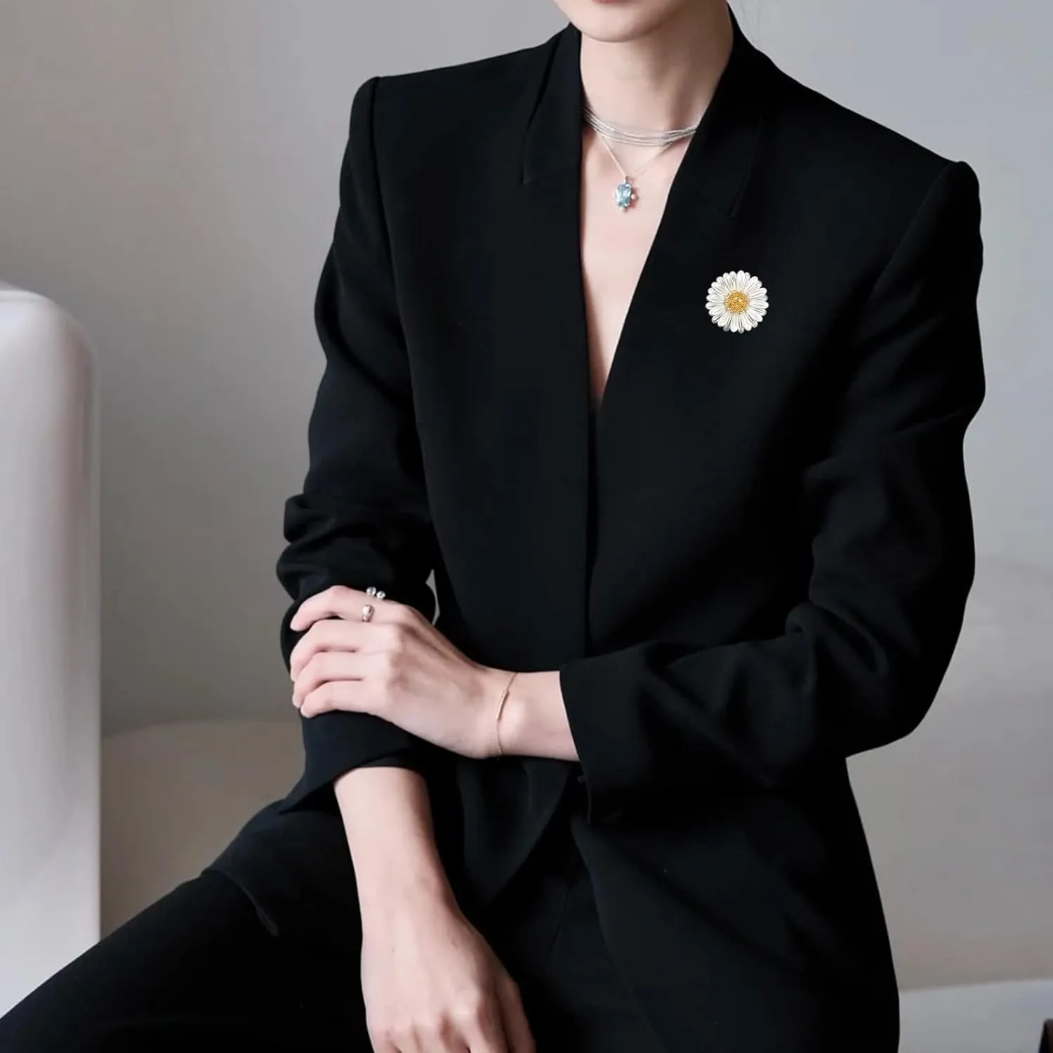 HUJUON Daisy Flower Brooch Pin for Women. Yellow Sunflower Collar Pin Chrysanthemum Brooch Coat Hat Sweater Accessories