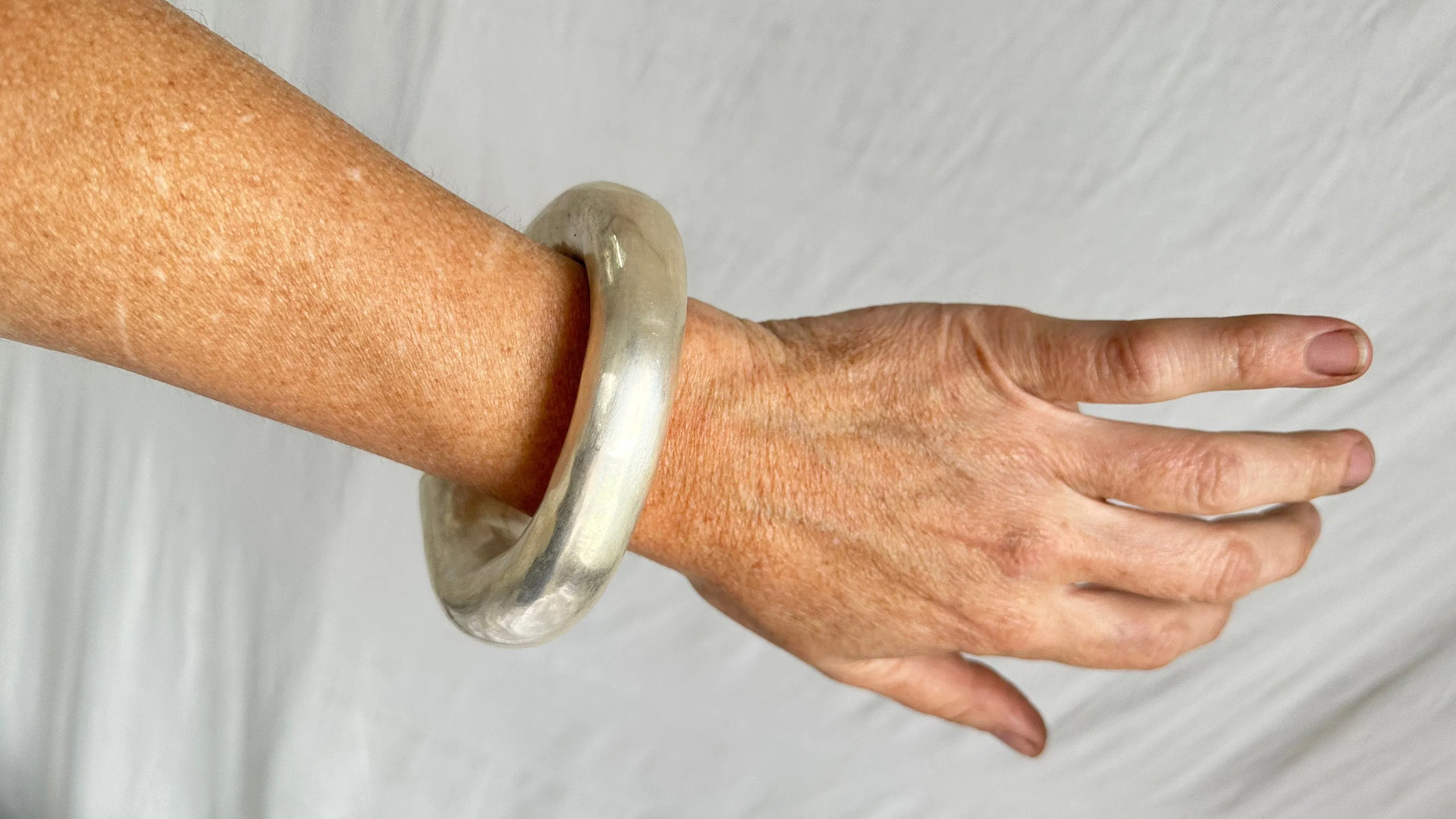 Karen Hill Tribe Silver Bangle. Lovely Shape! 0649