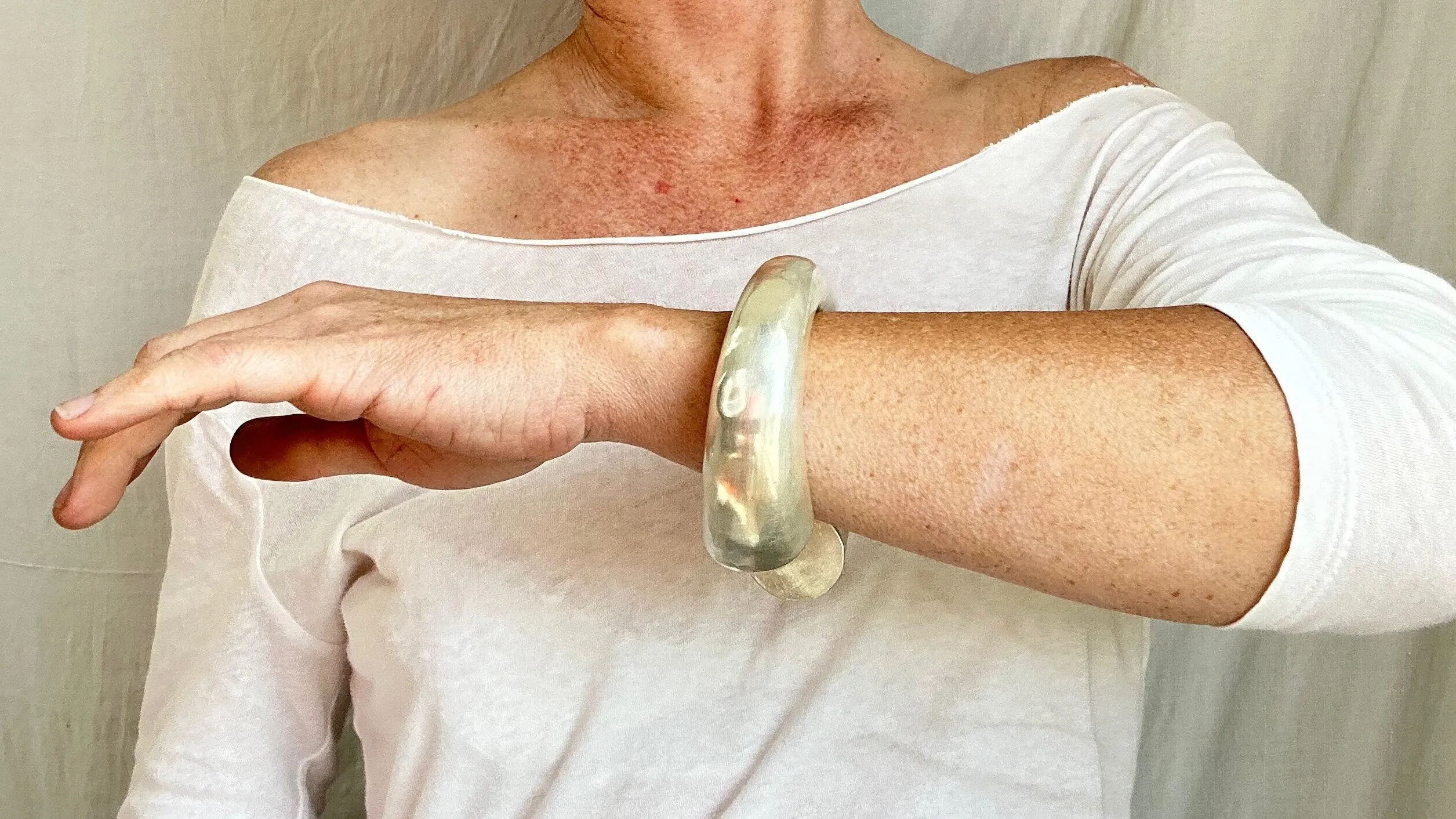 Karen Hill Tribe Silver Bangle. Lovely Shape! 0649