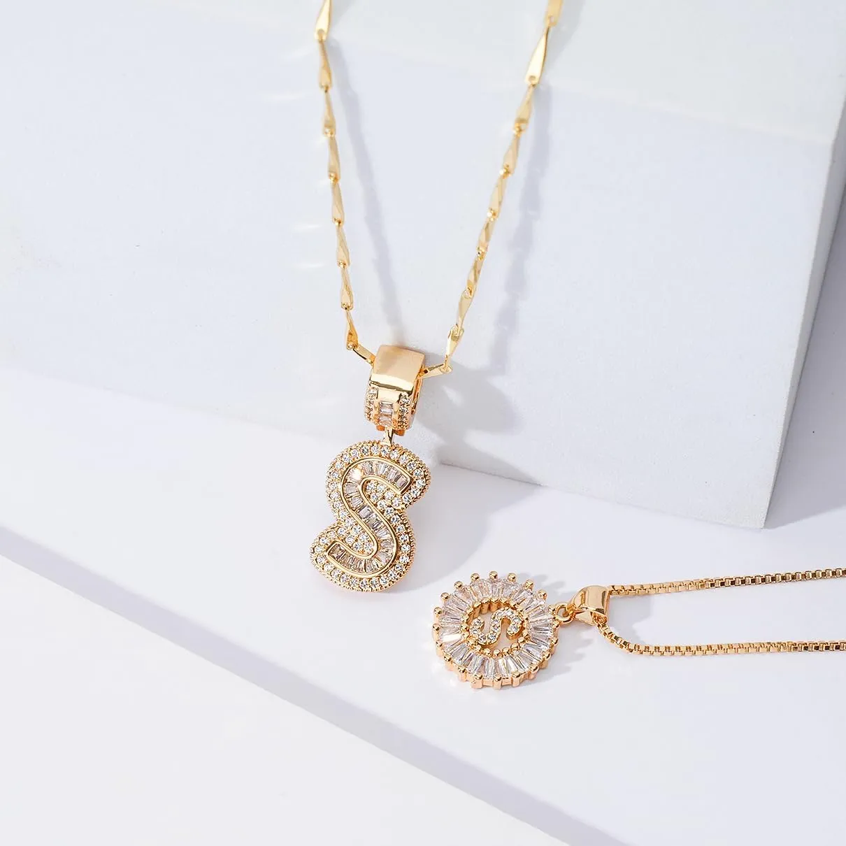 Letter Necklace 14k Gold Plated Bling Dainty Necklaces Trendy Chunky Custom Name Necklace Personalized Round Circle Pendant Zirconia Letters Name Crystal Jewelry Gifts for Women