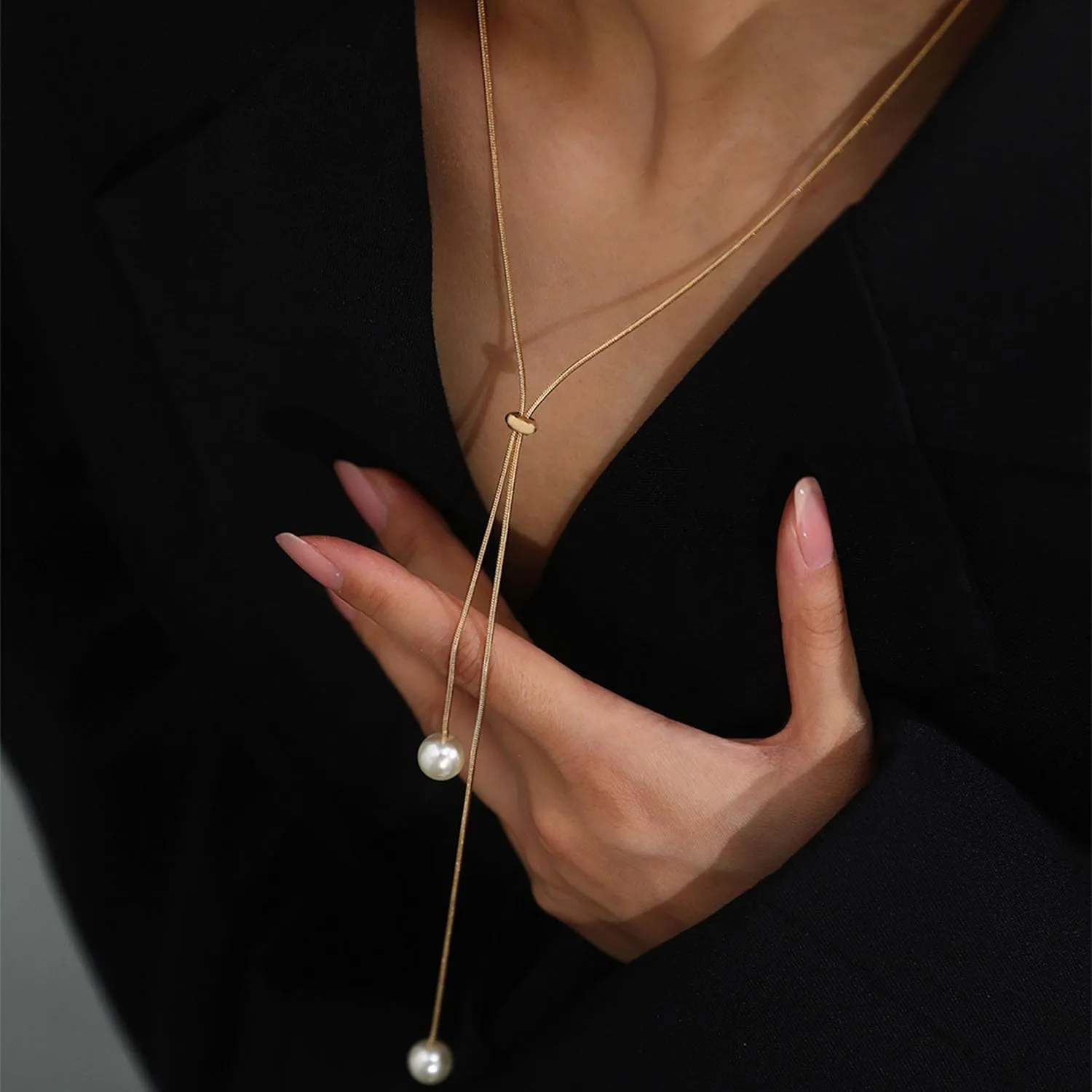 Long Pearl Lariat Necklaces Single Pearl Drop Y Necklace Dainty Pearl Pendant Sliding Necklace Adjustable Round Snake Chain Y Necklace Jewelry for Women Girls