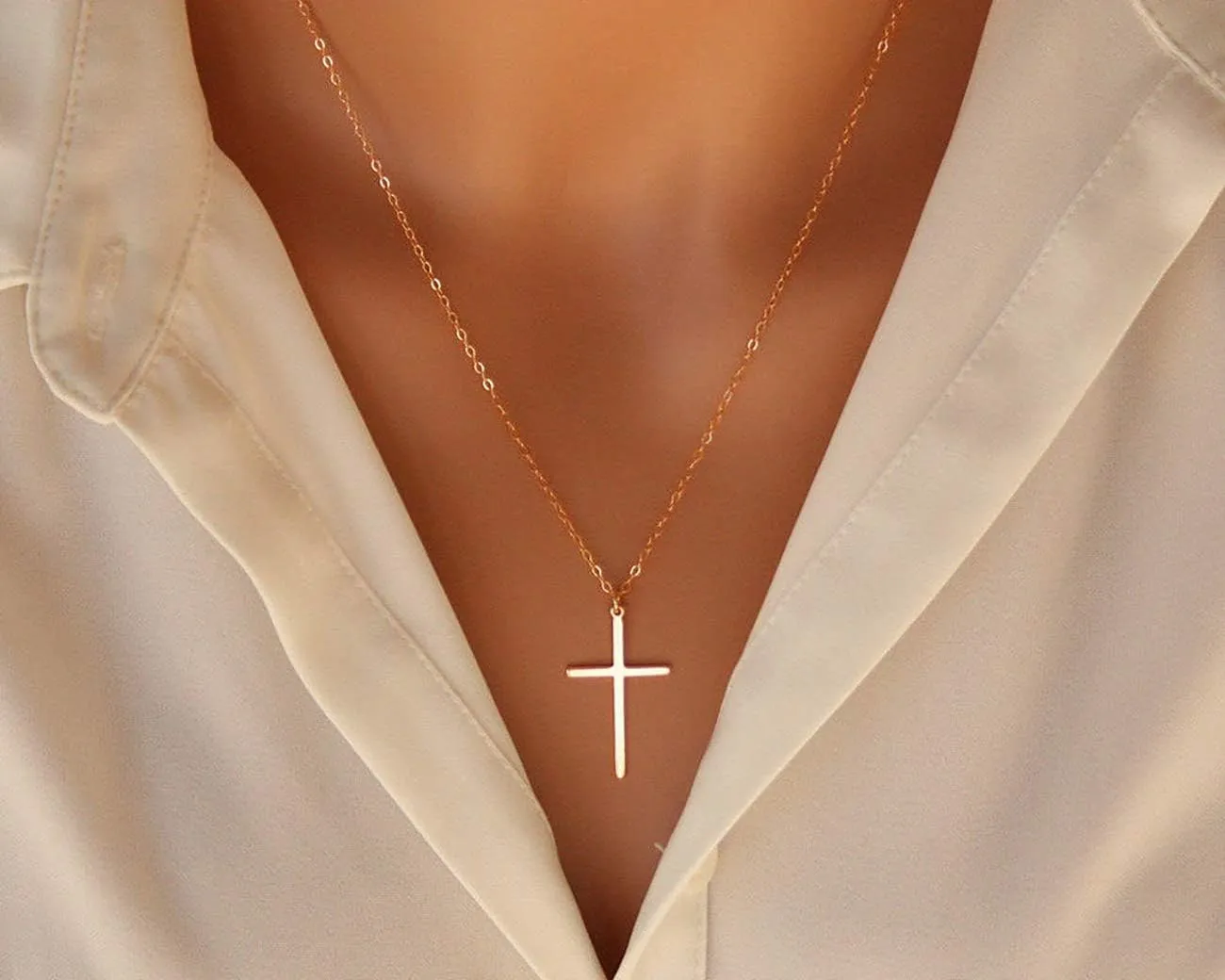 MOMOL Cross Necklace for Women 18K Gold Plated Stainless Steel Delicate Tiny Cross Pendant Necklace Christian Religious Necklace