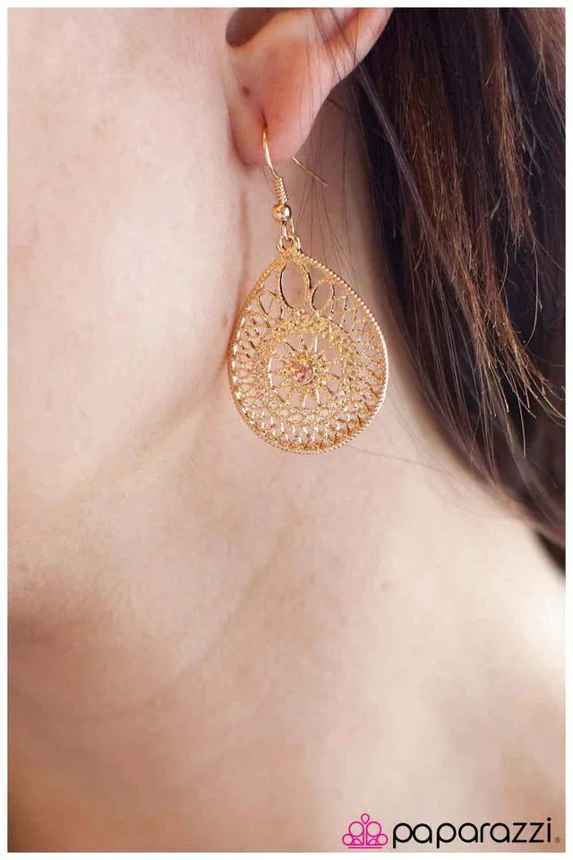 Paparazzi Earring ~ In the Details - Gold