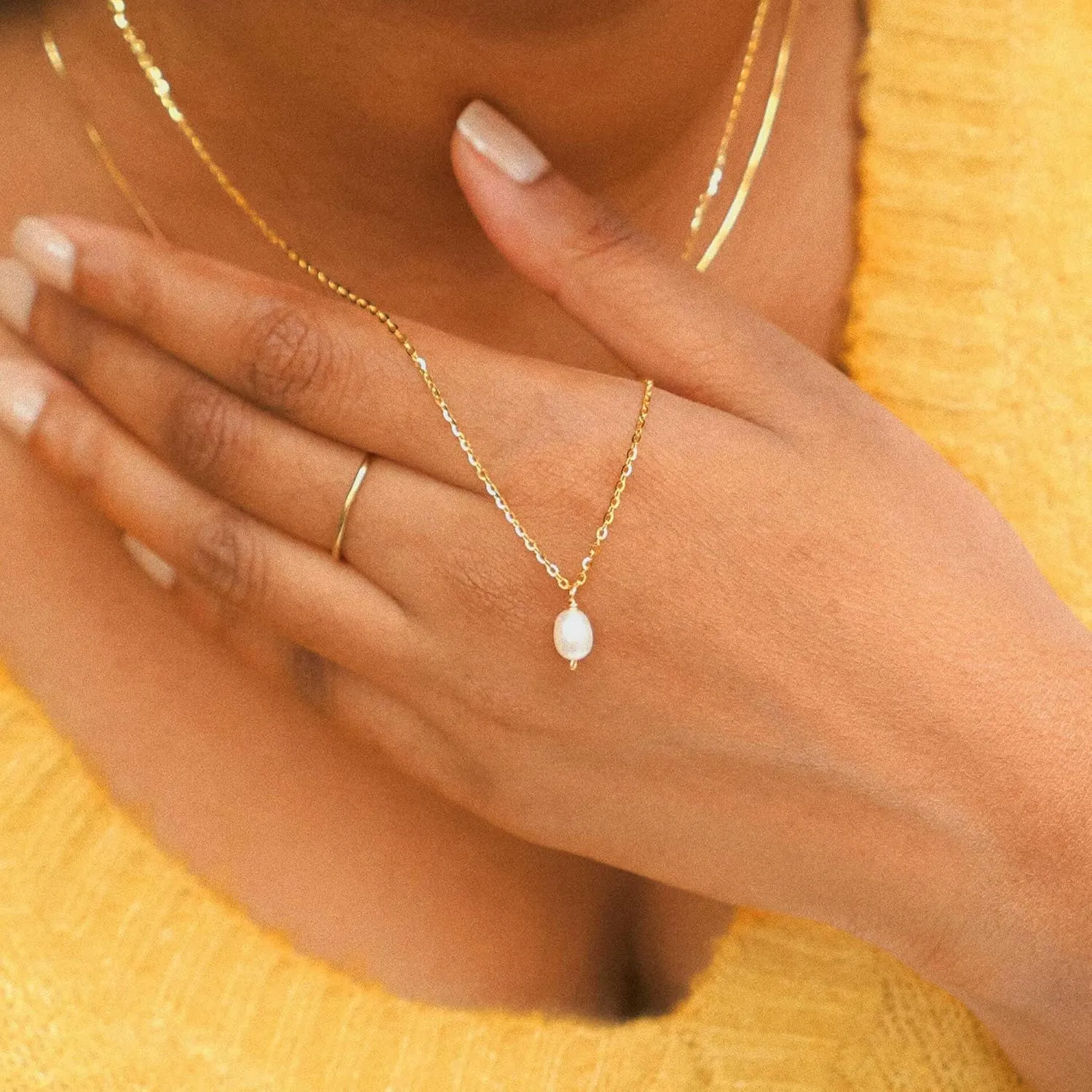 Pearl Necklaces for Women, 14K Gold Plated Handmade Dainty Pearl Chain Necklace Delicate Freshwater Pearl Pendent Necklace for Women Everyday Jewelry Gift
