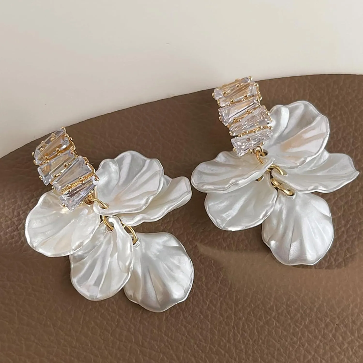 Pearl Shell Earrings Starfish Earring Gold Sea Shell Earring for Women Seashell Beach Earrings Summer Beach Vacation Outfits for Women Trendy Jewelry Gift