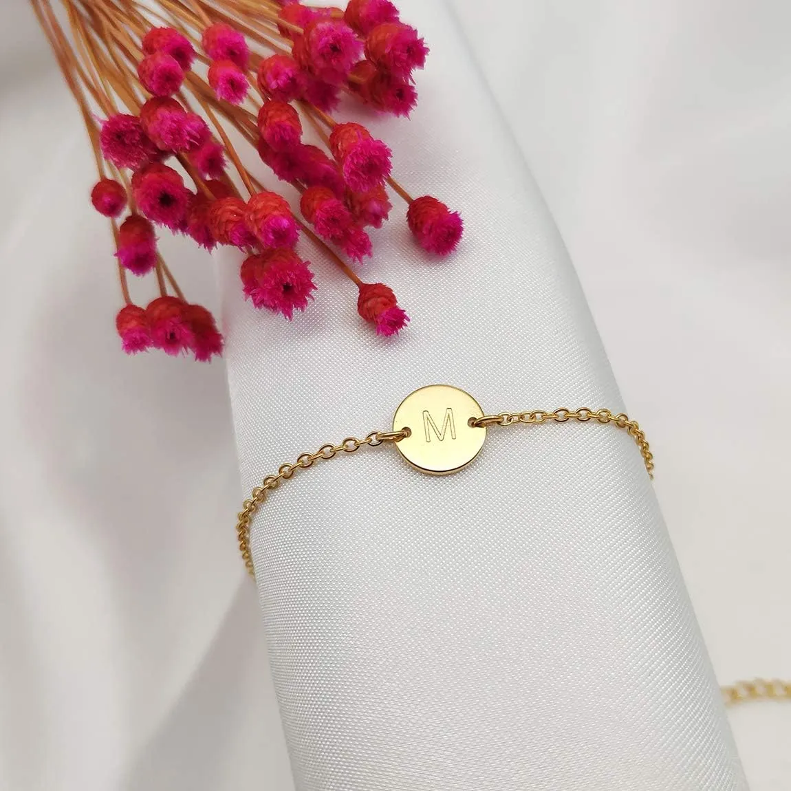 Personalized Initial Bracelet 18K Gold Plated Stainless Steel Letter Bracelet Dainty Coin Charm Bracelet Delicate Disc Name Bracelet for Women