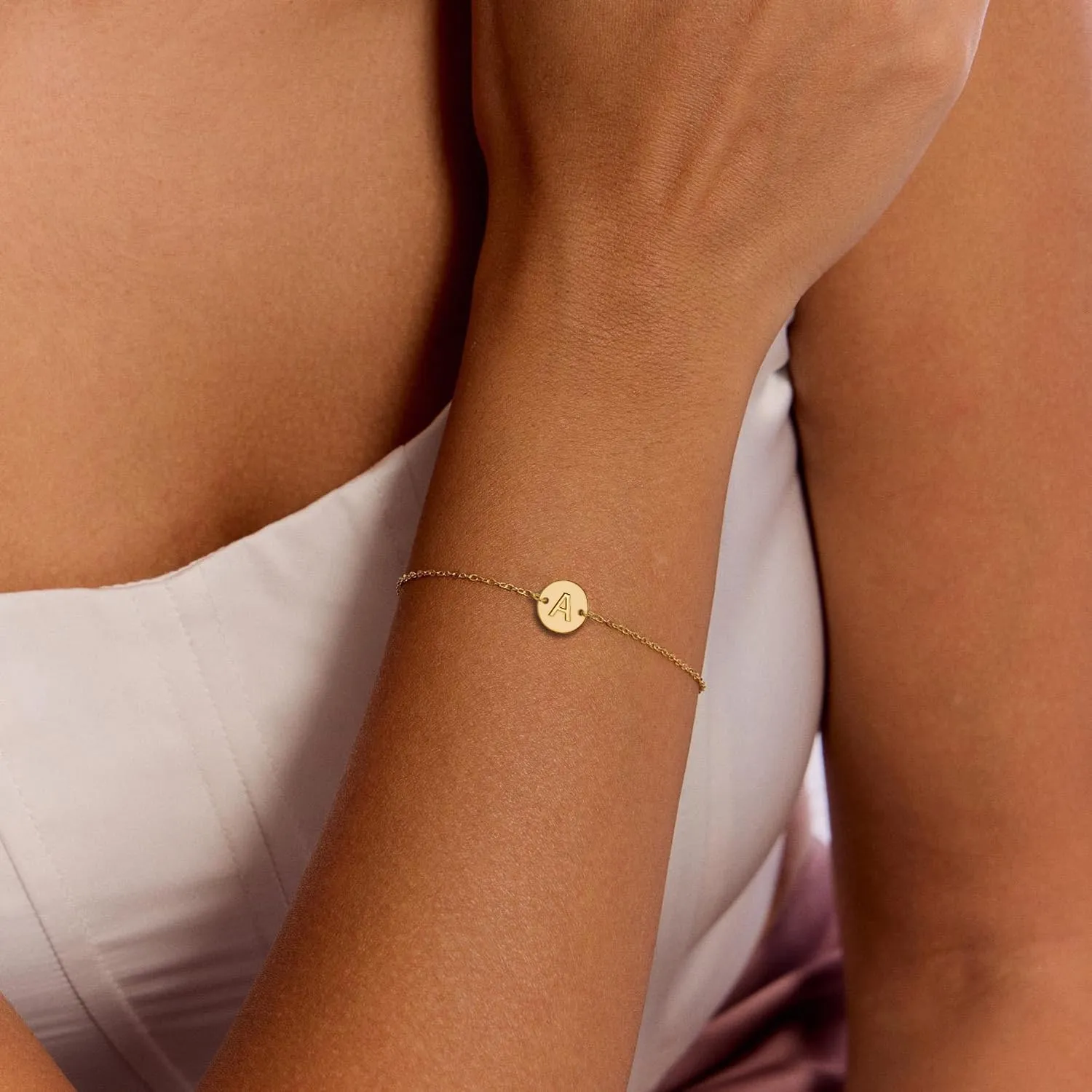 Personalized Initial Bracelet 18K Gold Plated Stainless Steel Letter Bracelet Dainty Coin Charm Bracelet Delicate Disc Name Bracelet for Women