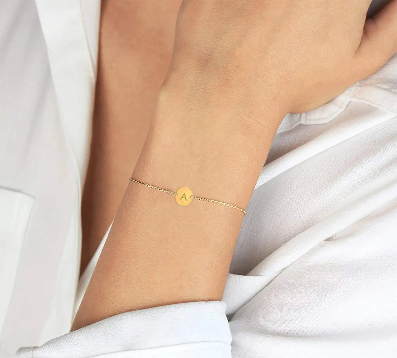 Personalized Initial Bracelet 18K Gold Plated Stainless Steel Letter Bracelet Dainty Coin Charm Bracelet Delicate Disc Name Bracelet for Women