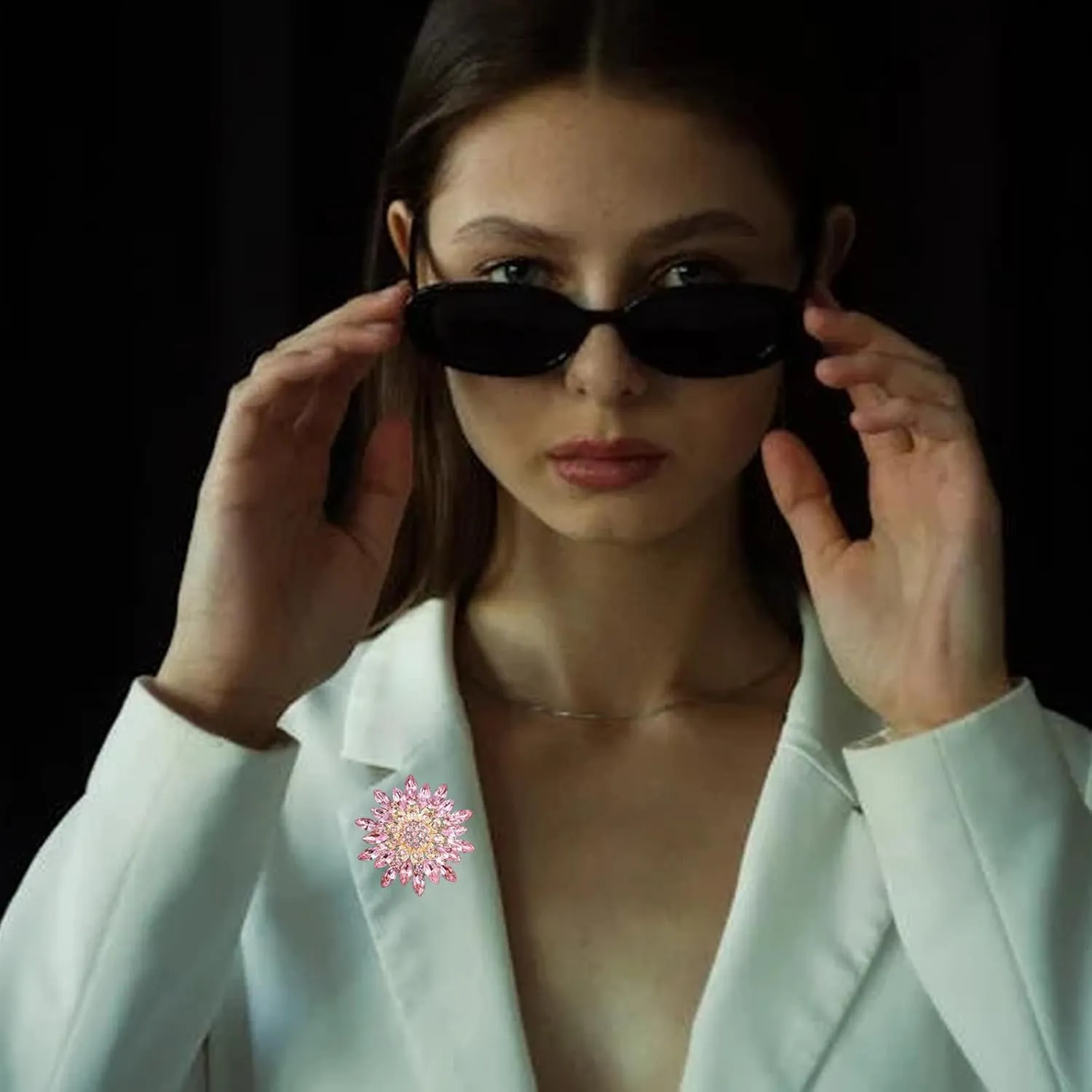 Premium Rhinestone Sunflower Brooch Pin for Women,Pink/White/Red/Black Flower Brooch Stylish Elegant Crystal Brooch Clothing Hat Bag Accessories Jewerly Gifts