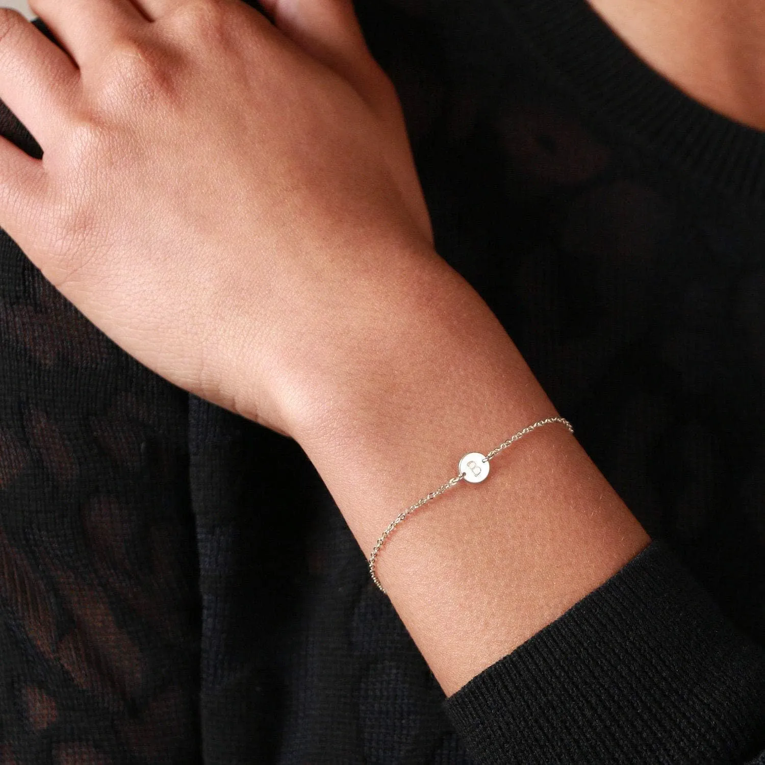 Stainless Steel Initial Bracelet Delicate Coin Letter Bracelet Dainty Small Disc Name Bracelet Personalized Monogram Charm Bracelet for Women
