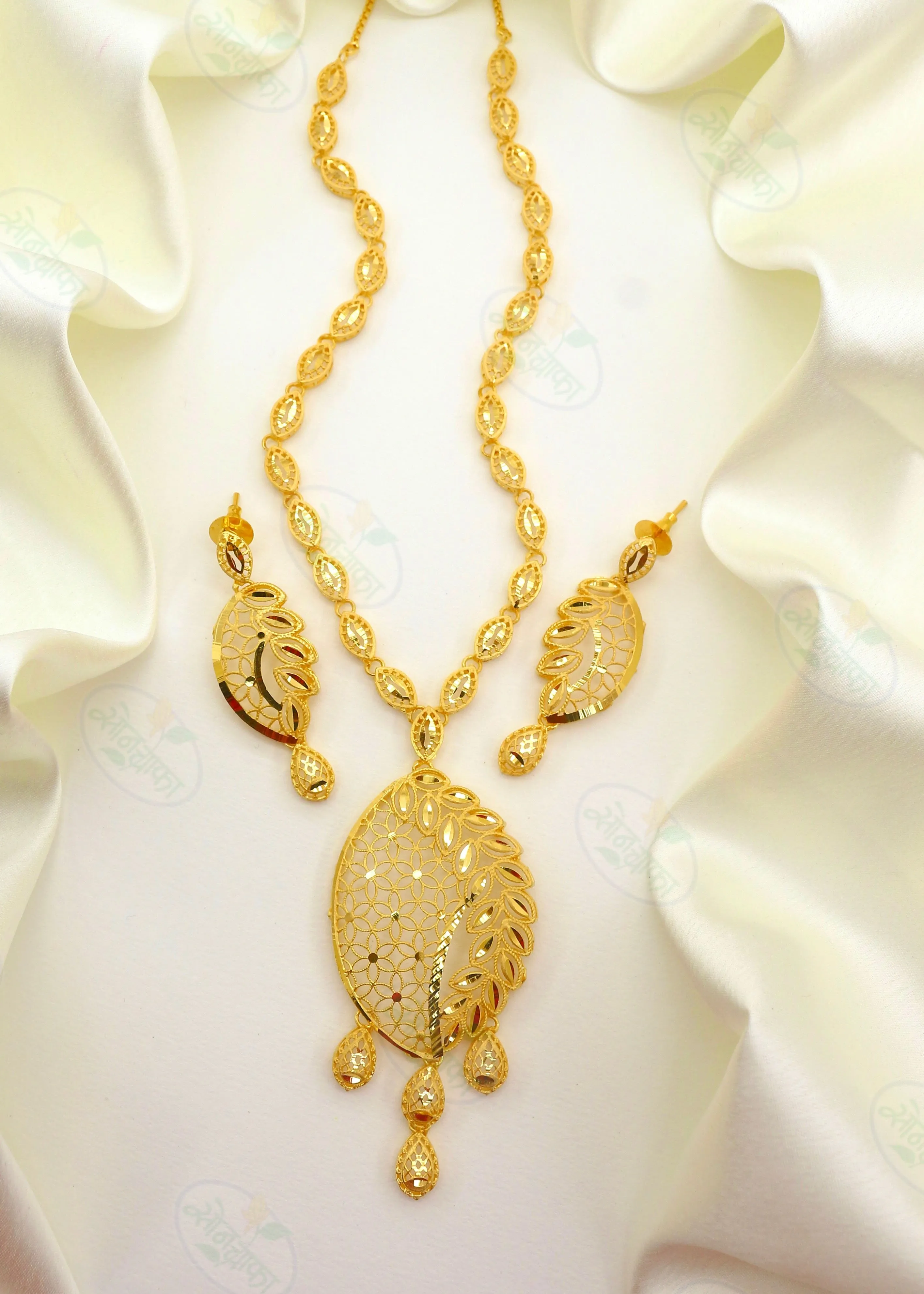 STYLISH  LEAF DESIGNER NECKLACE