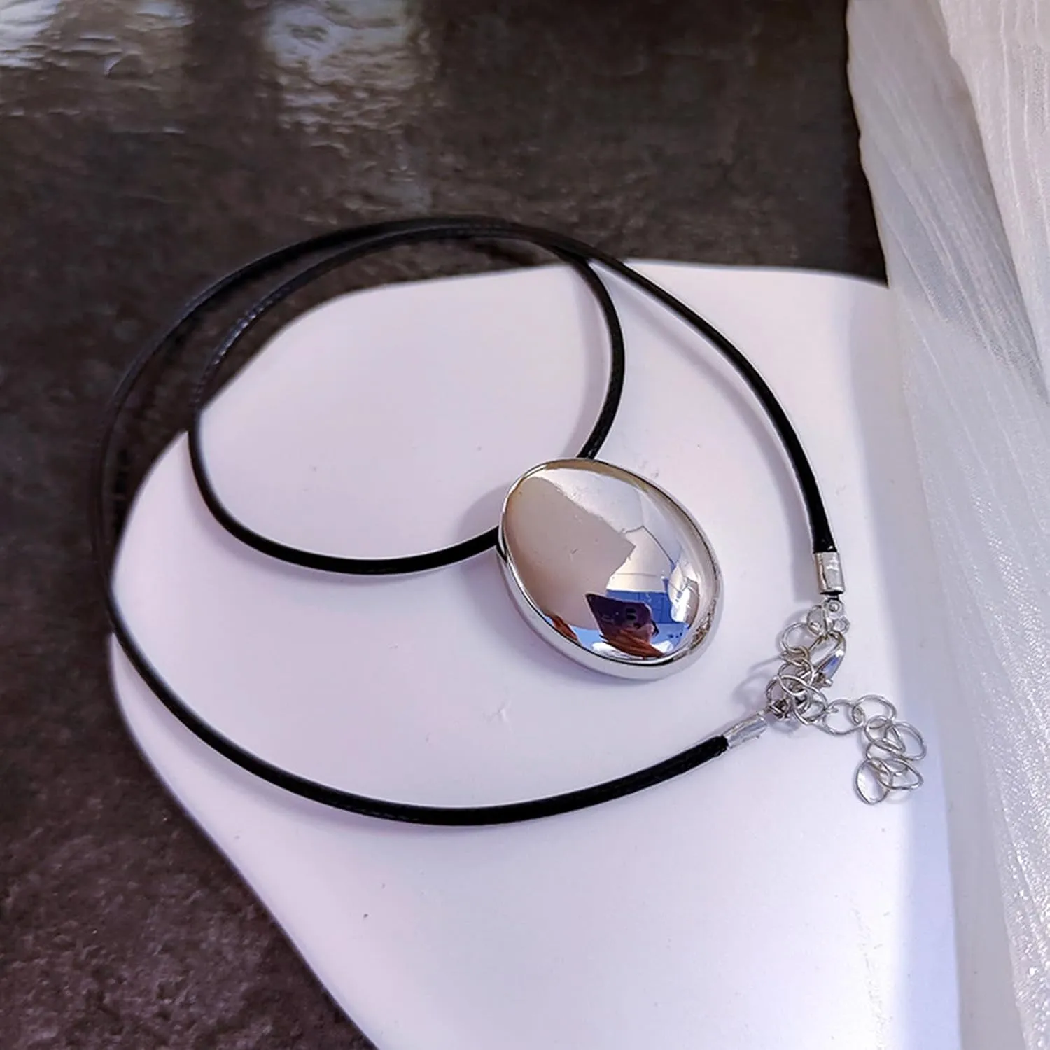 Stylish Metal Oval Shaped Neckchain Geometric Pendant Necklace Adjustable PU Leather Cord Clavicle Chain Elegant Jewelry, horizontal 1, Silver