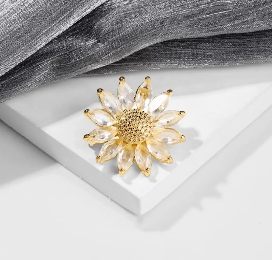 Sunflower Brooch Pin Yellow Crystal Flower Petal Lapel Brooches for Women Girls Fashion Jewelry Gift