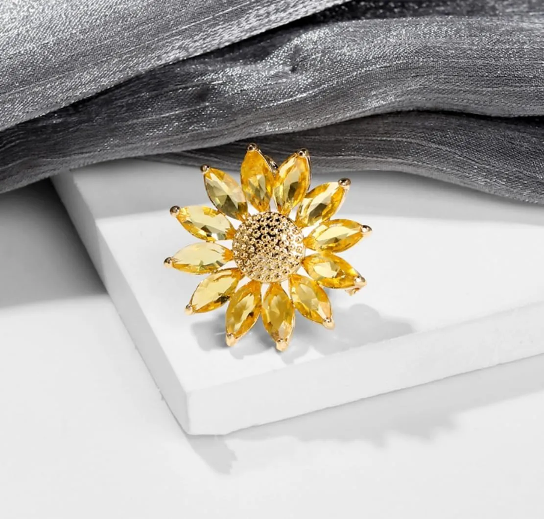 Sunflower Brooch Pin Yellow Crystal Flower Petal Lapel Brooches for Women Girls Fashion Jewelry Gift