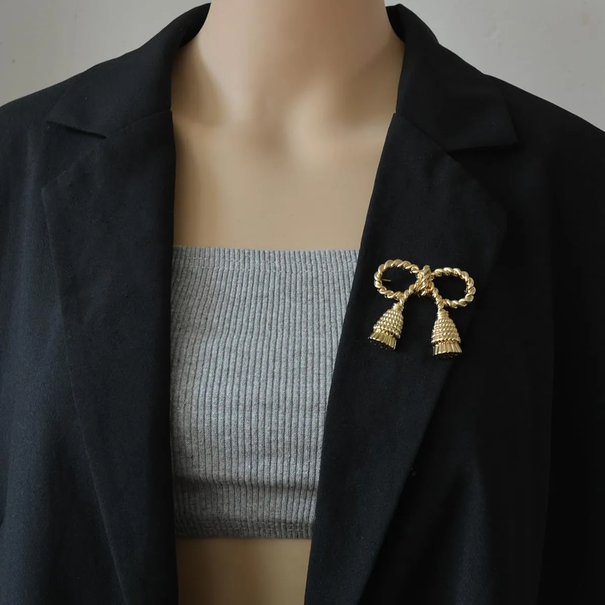 Vintage Ribbon Bow Brooch Pin Exaggerated Bow Knot Lapel Pins Clip Shawl Hat Suit Dress Accessories Brooches Pins Unique Birthday Christmas Jewelry Gifts for Women Girls Mother