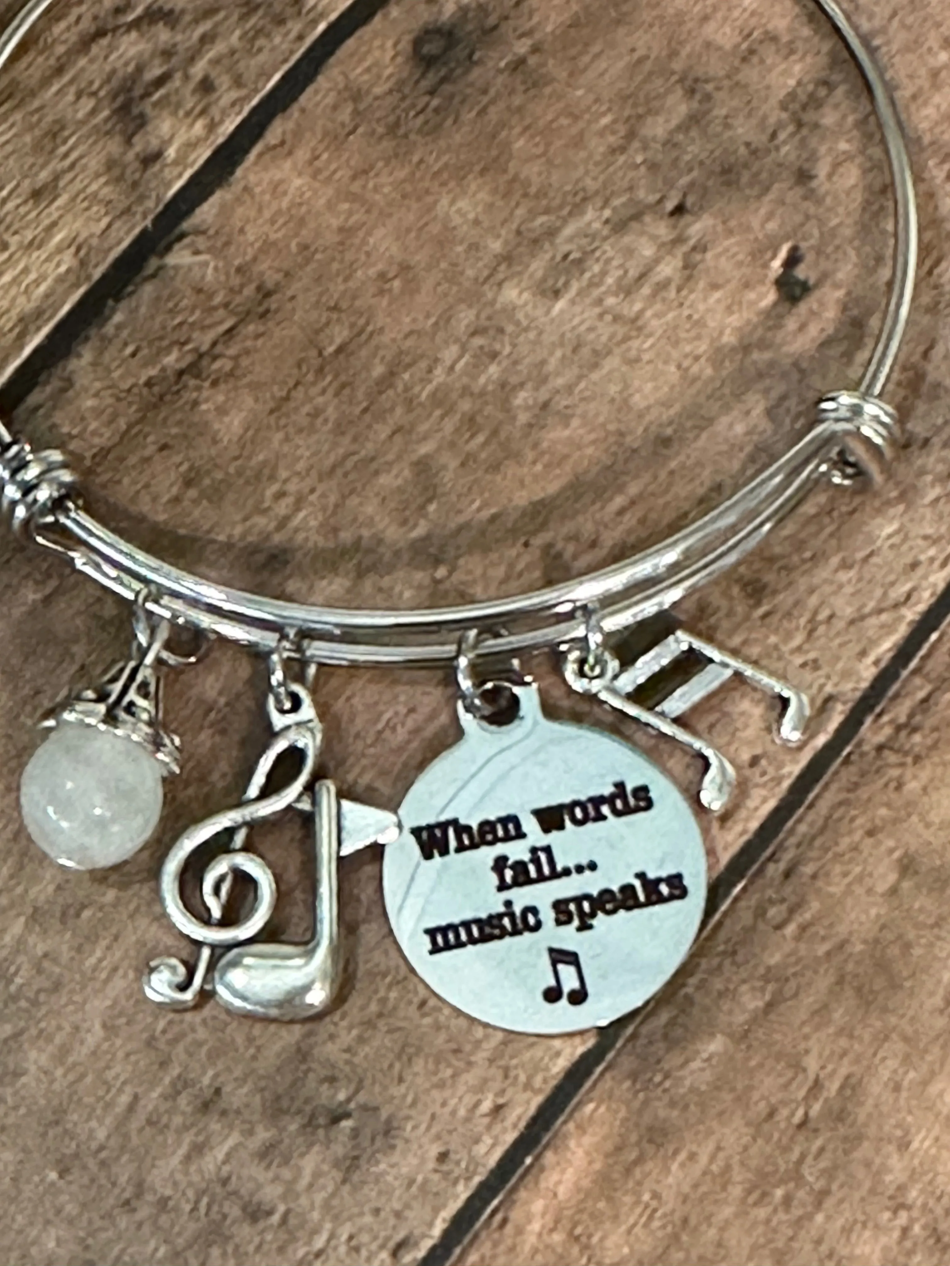 WHEN MUSIC SPEAKS (B41)