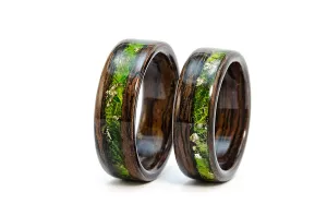 Wood ring for men. Wedding band mens wood ring. Wood ring with Green Moss. Mens Ring. Mens Wedding ring.
