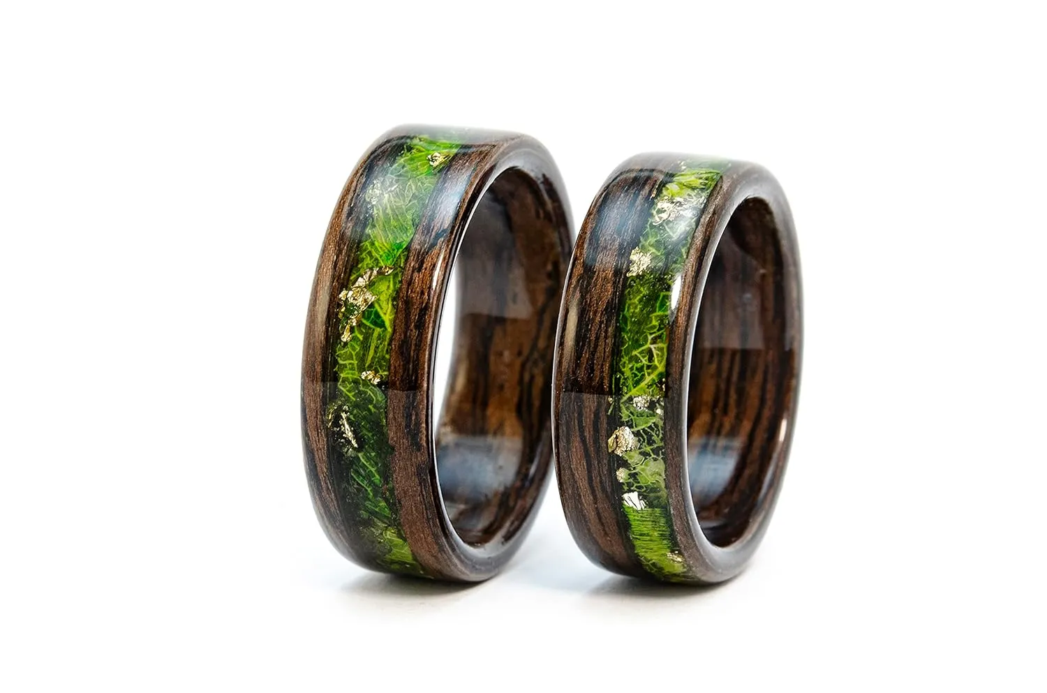 Wood ring for men. Wedding band mens wood ring. Wood ring with Green Moss. Mens Ring. Mens Wedding ring.