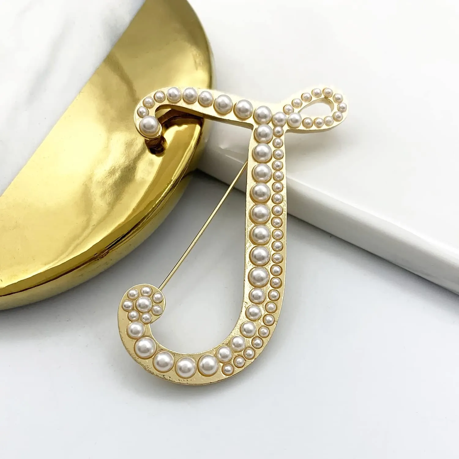 XGALBLA Alphabet Letters(A-Z) Plated Metal Simulated pearl Lapel Pin Brooches Collar for Women girls(Gold Tone)
