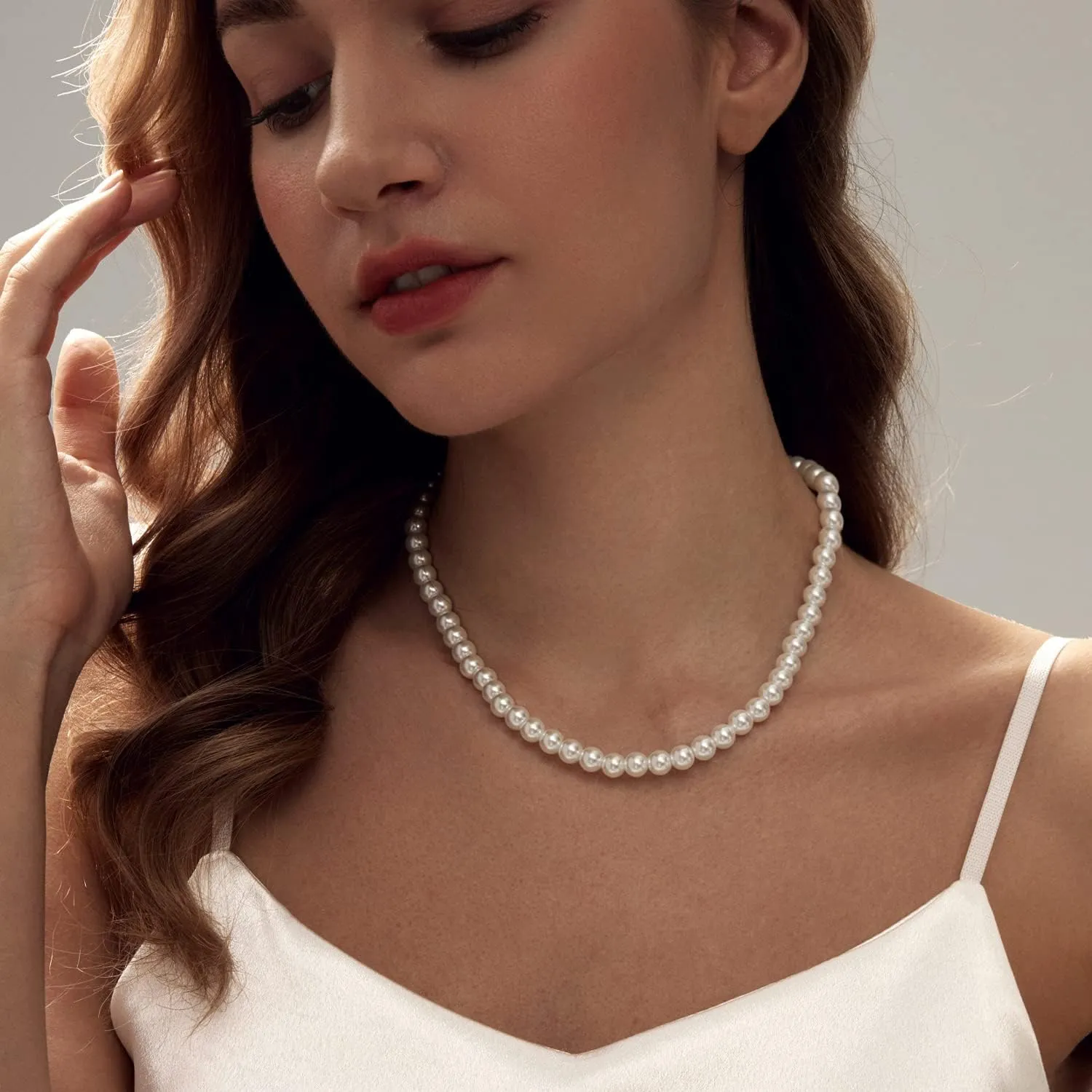 Zeffy Pearl Necklace 8MM Dainty Round Imitation Pearl Choker Necklace Wedding Pearl Necklace Delicate Jewelry for Women Simple Bridesmaid Jewelry Gifts